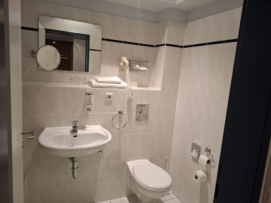 Doppelzimmer, Bad mit Dusche, inkl. handtücher und Shampoo